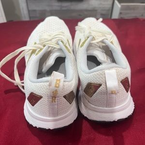 Women’s Brooks revel 4